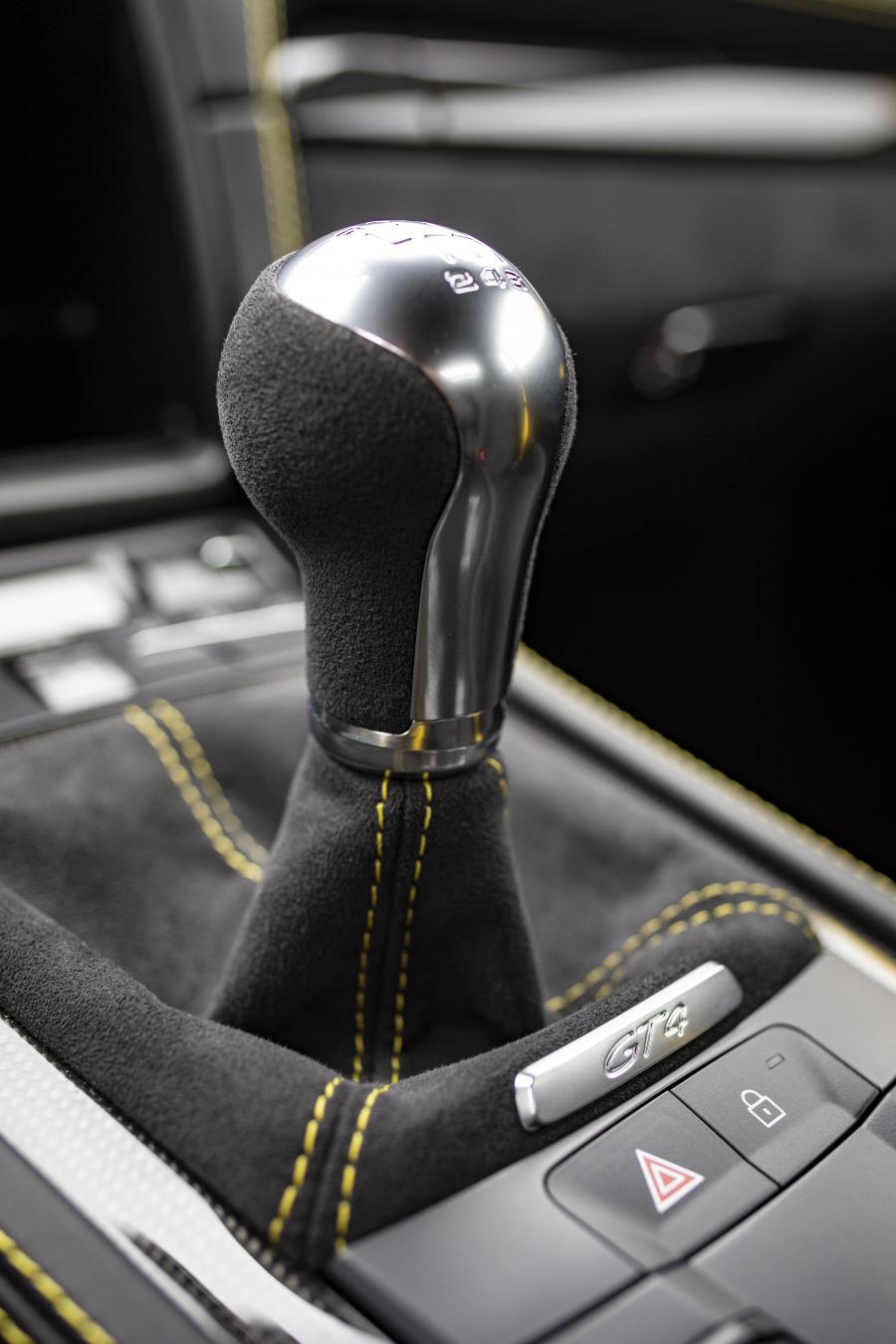 Детали интерьера Porsche 718 Cayman GT4 (982C) 2019 года  (WW) (фото 153 из 190)
